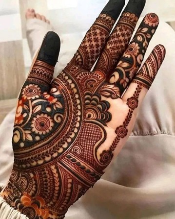 Mesmerizing Floral Mehndi Design